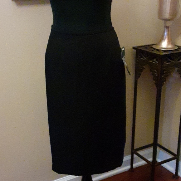 Le Suit Dresses & Skirts - Le Suit Luxemburg Garden black textured fully lined pencil skirt size 8P New…